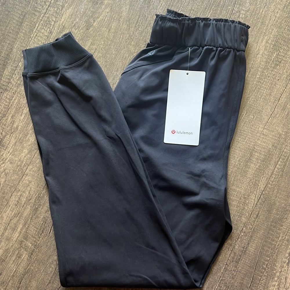 Lululemon stretch, high-rise jogger. Black
